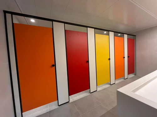 תאי שירותים מטרספה במכון ויצמן.