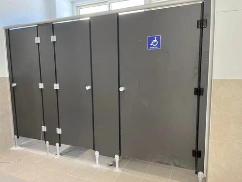 תאי שירותים בגן רכס באר שבע.