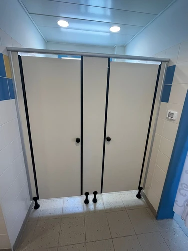 2 תאי שירותים ב‏כפר תבור.