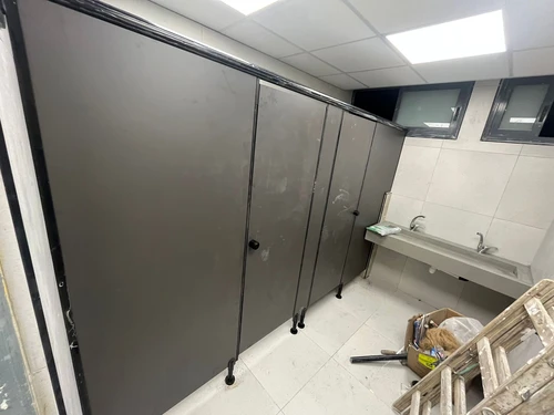 תאי שירותים בבאר טוביה (2).