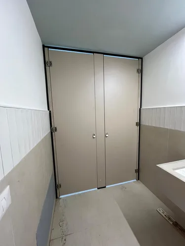 תאי שירותים ומחיצות מטרספה (H.P.L)