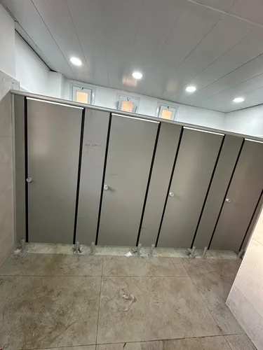 תאי שירותים ומחיצות מטרספה (H.P.L)