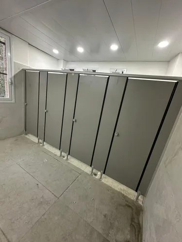 תאי שירותים ומחיצות מטרספה (H.P.L)