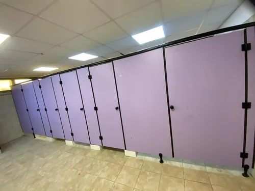 מחיצות HPL ( טרספה ) ודלתות לתאי שירותים