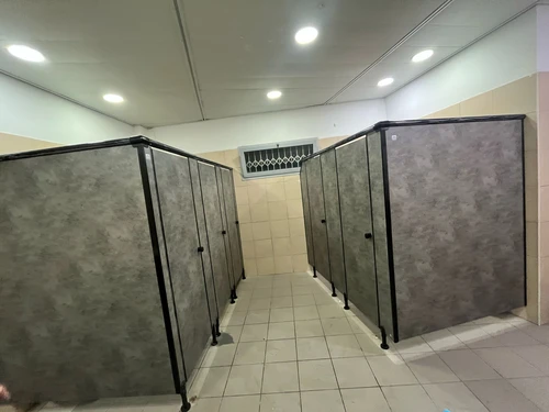 מחיצות HPL ( טרספה ) ודלתות לתאי שירותים